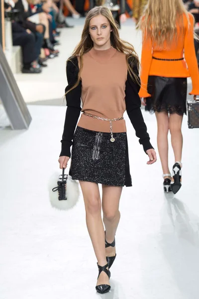 Look 29